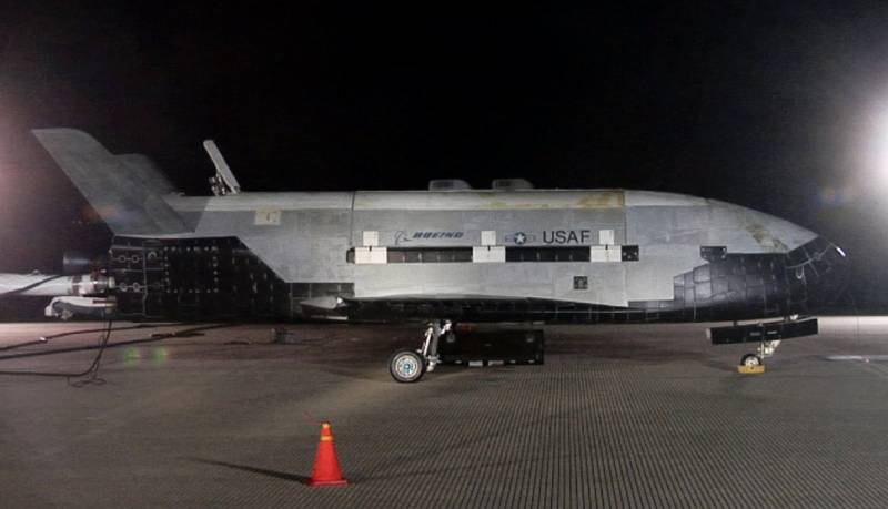 США представили первые фотографии, сделанные челноком X-37B