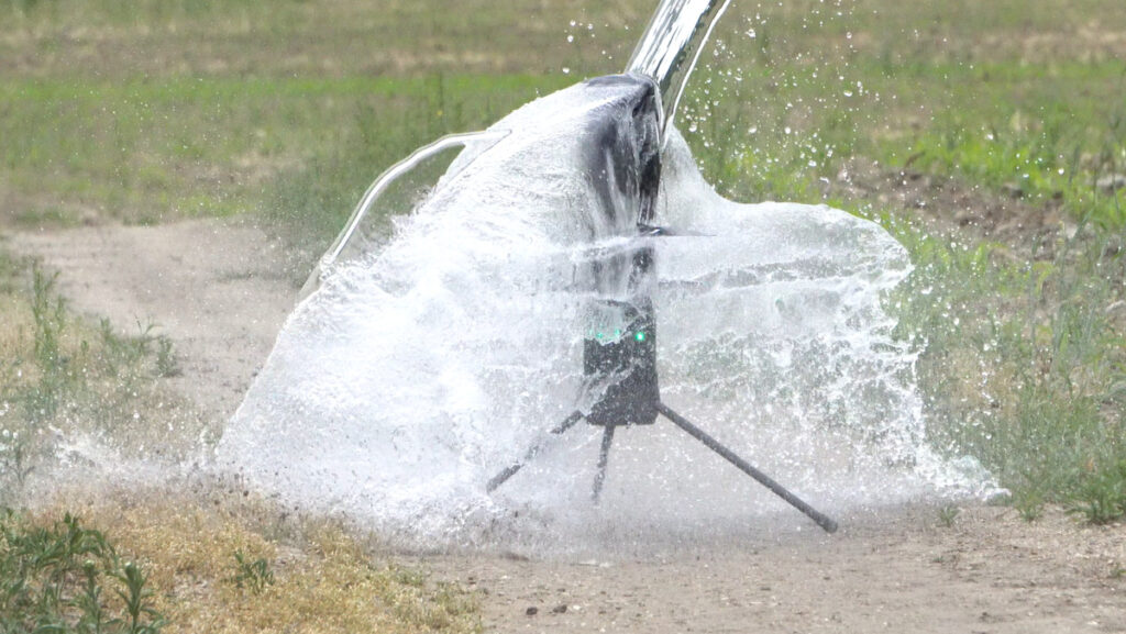 Дрон Spirit UAV выдерживает сильные погодные условия и поток воды до 15 литров